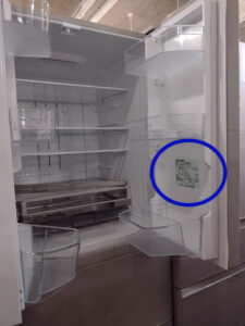 冷蔵庫のラベルの位置